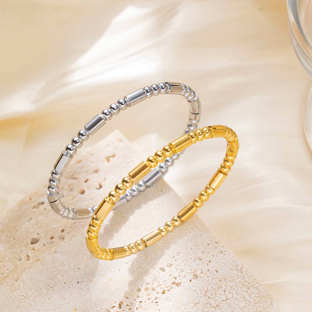 Stainless steel gold-plated round bead bracelet: A minimalist and luxurious beaded bangle.