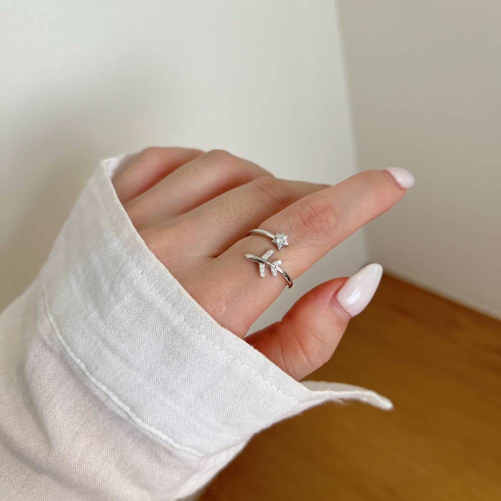 925 Sterling Silver Moissanite Flower Open Ring for Women: A versatile piece combining elegance and simplicity.