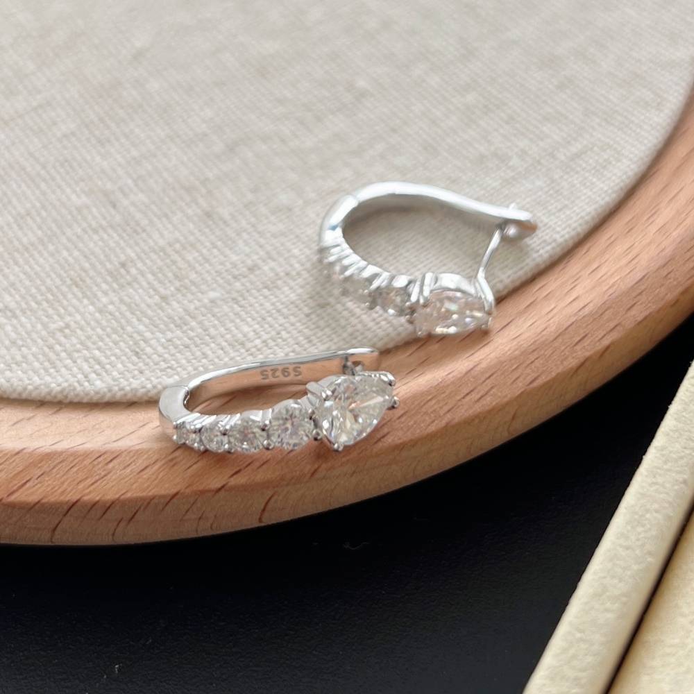 925 Silver Moissanite Earrings: Elegance Meets Modern Flair