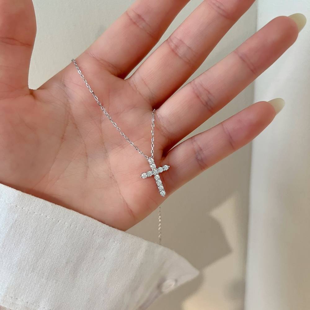 Moissanite Necklace: Timeless Elegance & Ethical Brilliance