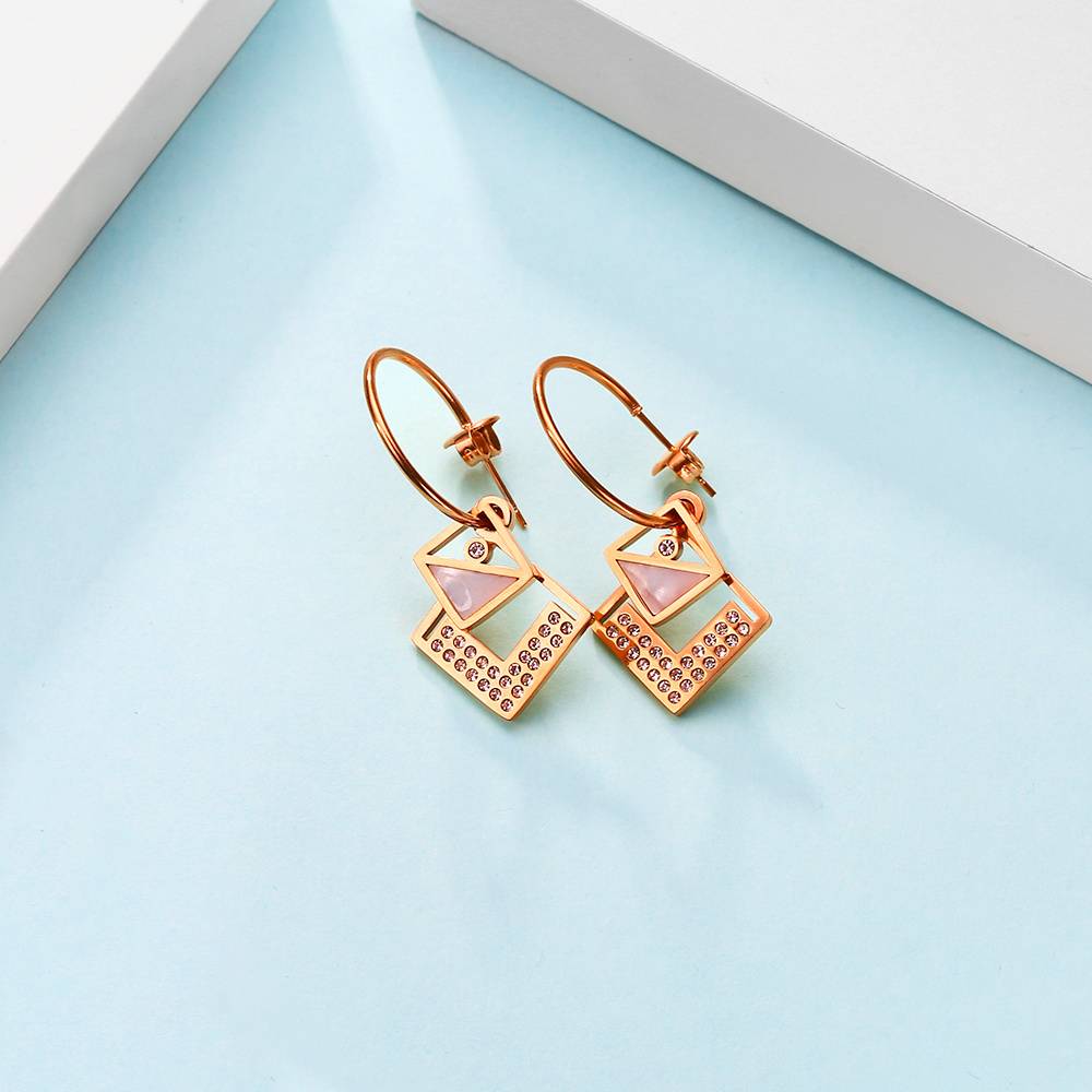Hot-selling elegant and stylish earrings: stainless steel gold square natural shell rhinestone earrings