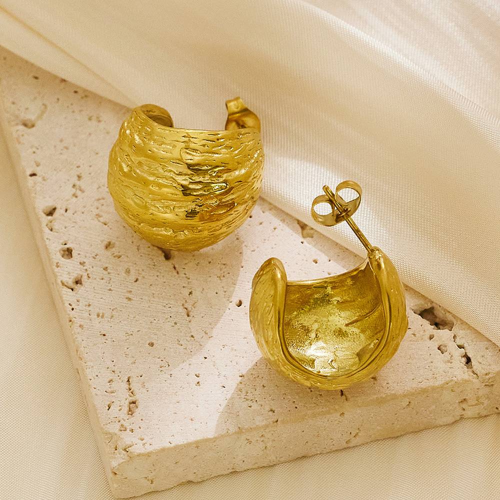 C-shaped geometric wide-textured women's accessories, 18k gold-plated stainless steel fashion jewelry earrings