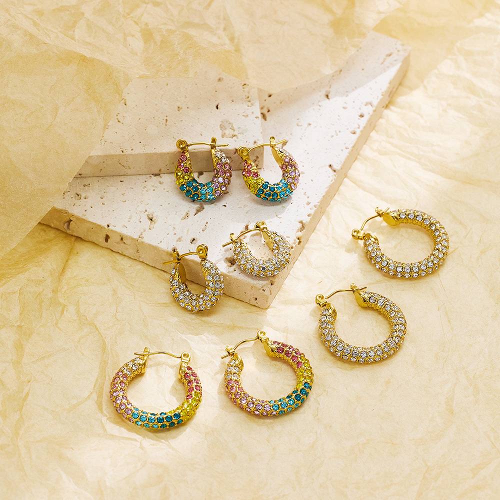 Fashionable gold women's earrings, exquisite jewelry, trendy jewelry, diamond earrings