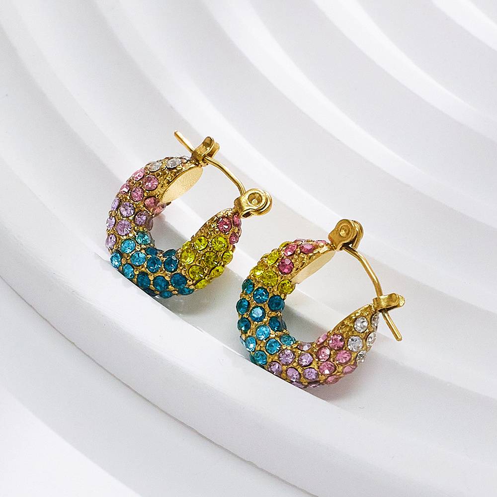 Fashionable gold women's earrings, exquisite jewelry, trendy jewelry, diamond earrings