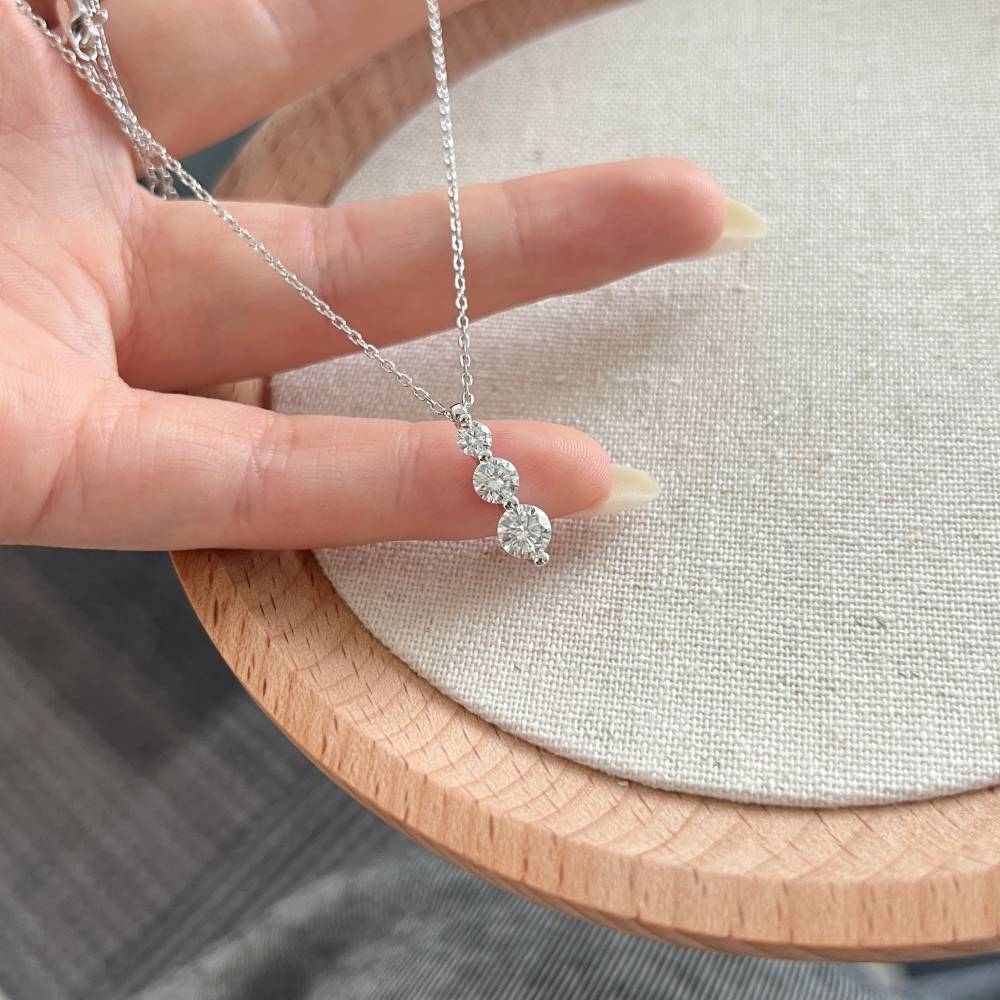 Elegant 925 Silver Moissanite Pendant Necklace for Women