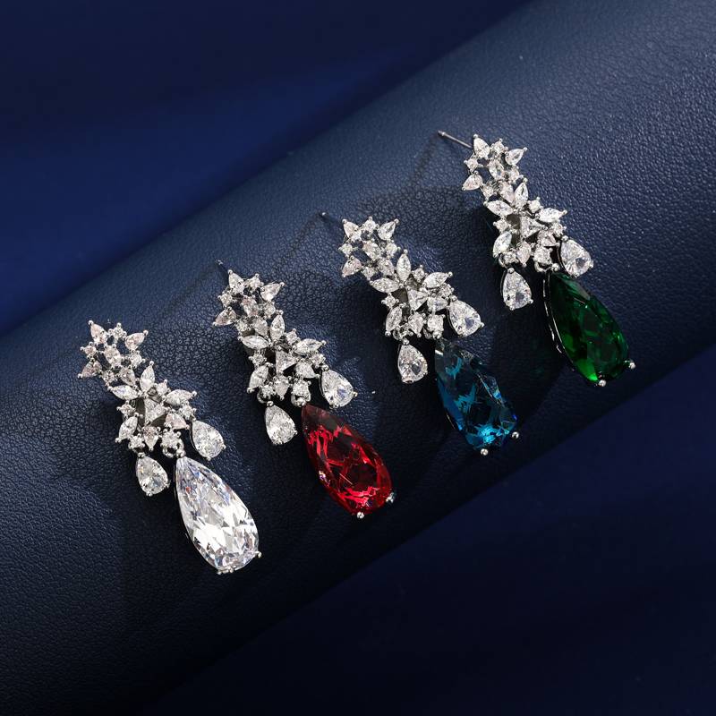 18K ゴールドメッキ真鍮クラスターティアドロップダングルイヤリング女性用