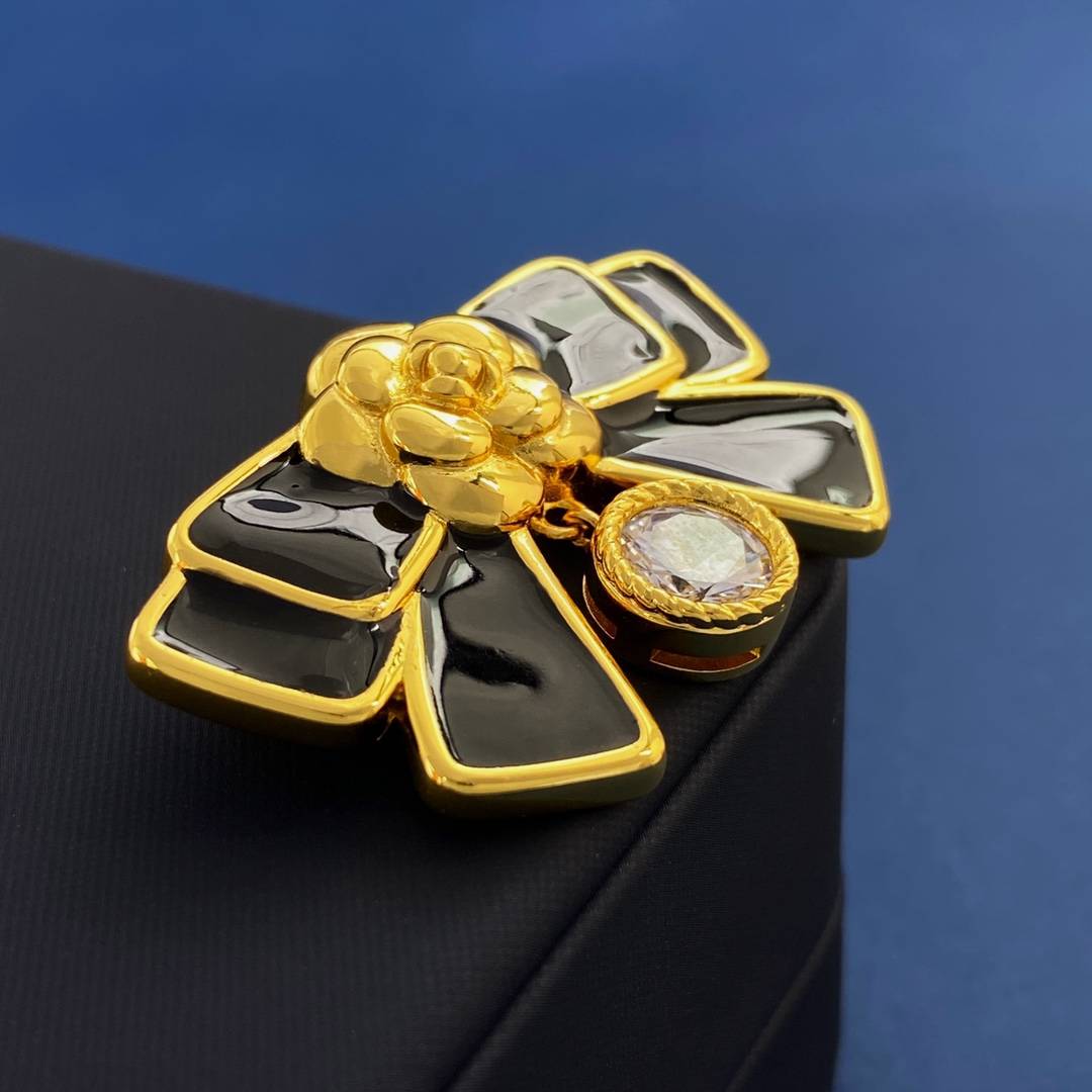 Lonceen Elegant Bow-Tie Enamel & Zircon Brooch (18K Gold Plated)
