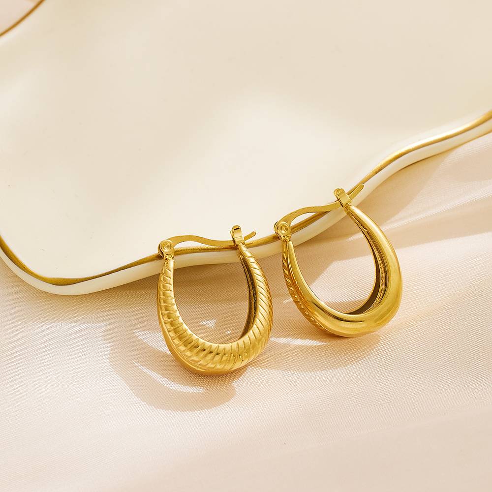 Premium fashion jewelry earrings: vintage 18k gold-plated, luxurious women's stainless steel earrings