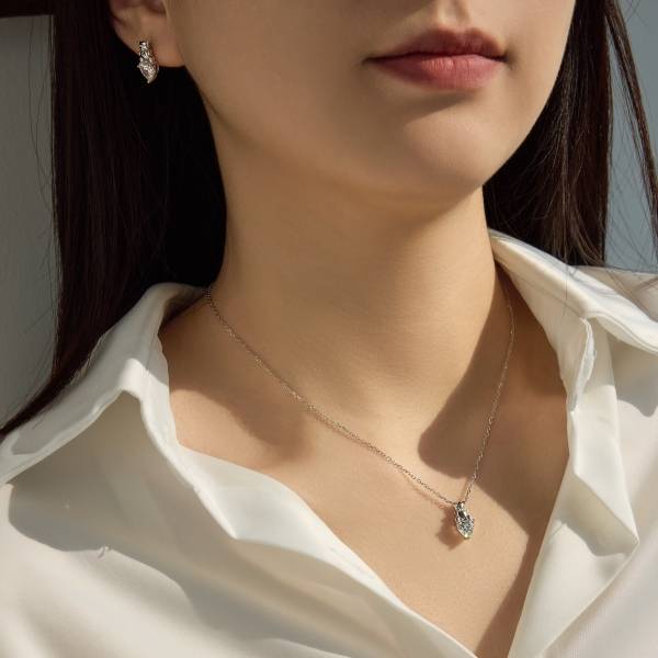 Collier Lonceen en argent 925 plaqué or 18 carats avec pendentif ourson en zircon et chaîne en argent.