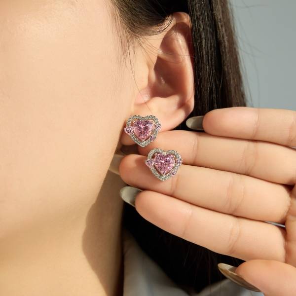 Boucles d'oreilles puces en argent 925 plaqué or 18 carats et zircon rose en forme de cœur, signées Lonceen