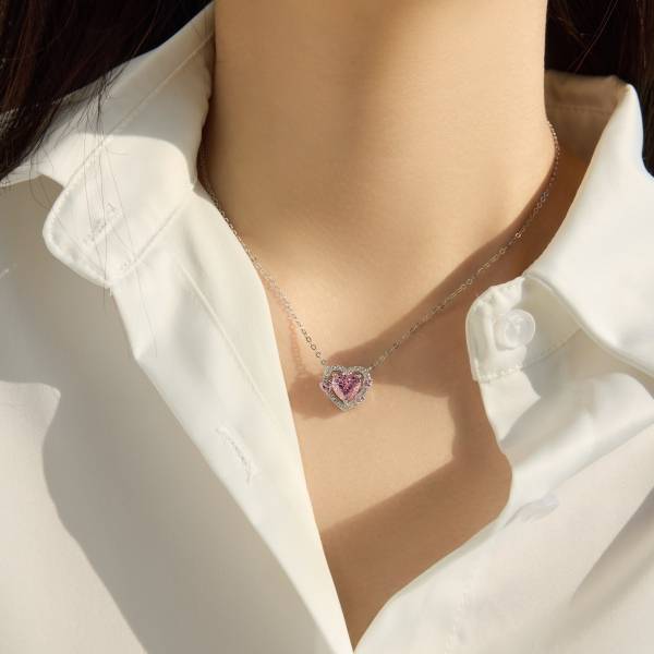 Collier Lonceen en argent 925 plaqué 18 carats avec halo en forme de cœur en zircon rose et chaîne en argent.
