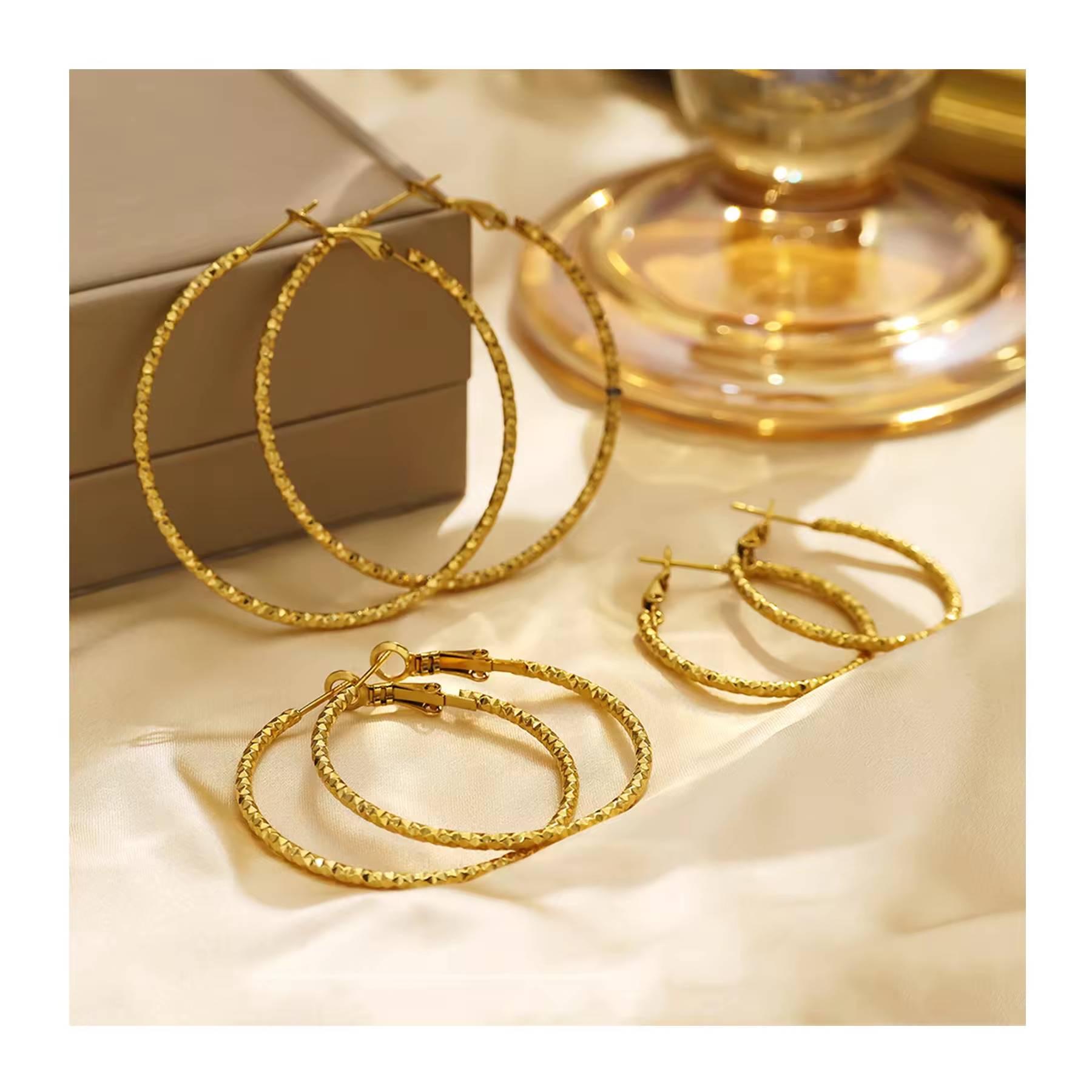 High-quality anti-allergic 18k gold-plated large-sized women's hoop earrings in different sizes, made of stainless steel, fashionable jewelry