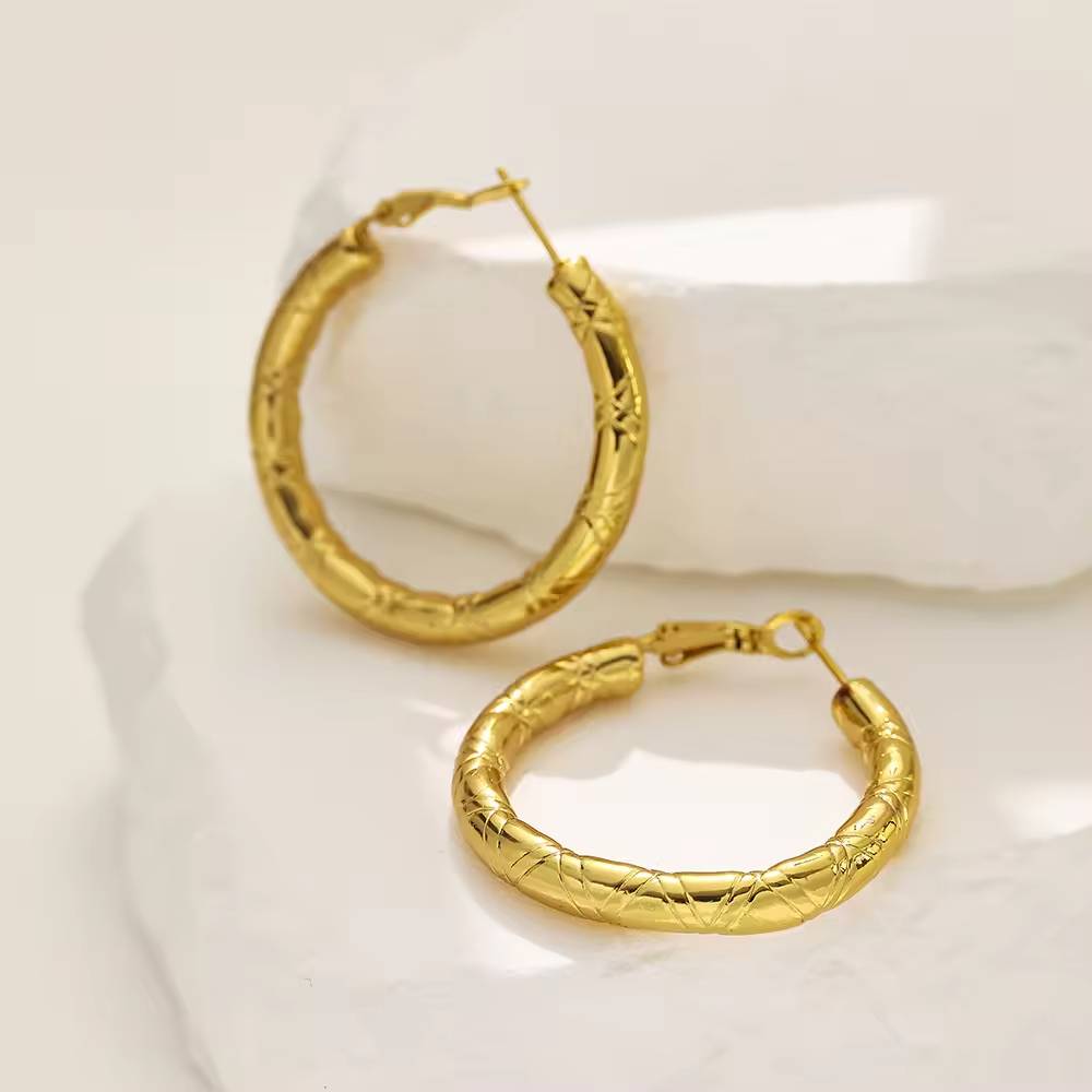 Thick women's C-shaped 18k gold-plated hoop stainless steel stud earrings, fashionable accessories earrings