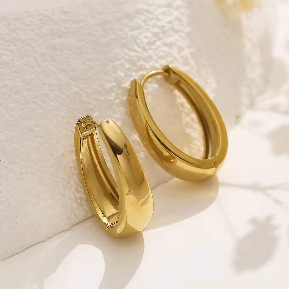 Minimalist waterproof 18k gold-plated women's stainless steel shiny U-shaped hoop fashion accessory earrings