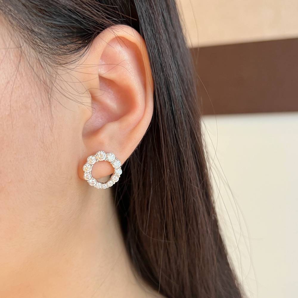 Boucles d'oreilles puces élégantes en argent 925 et moissanite – Beauté intemporelle par Lonceen