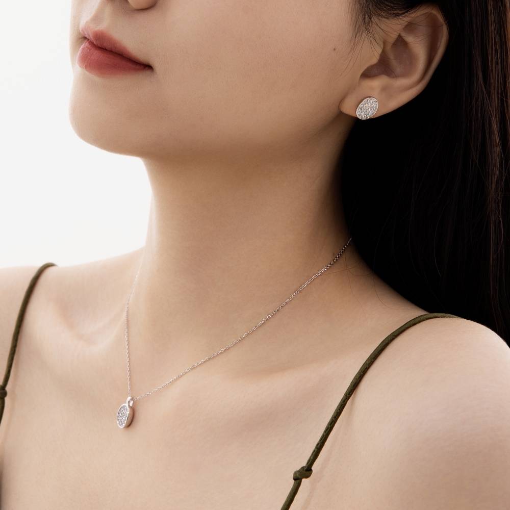 Collier ovale élégant en moissanite pour un style quotidien