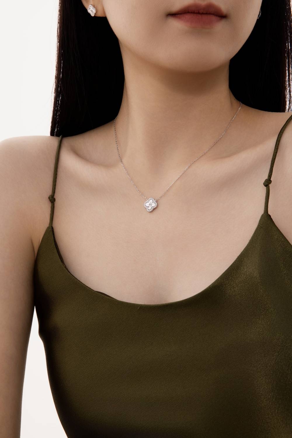 Collier Lonceen en moissanite et trèfle creux, monté sur argent 925