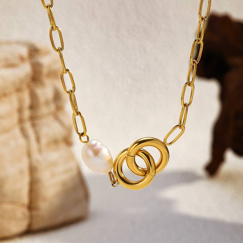 Women’s Stainless Steel Necklace with Pearl and Double Ring Design