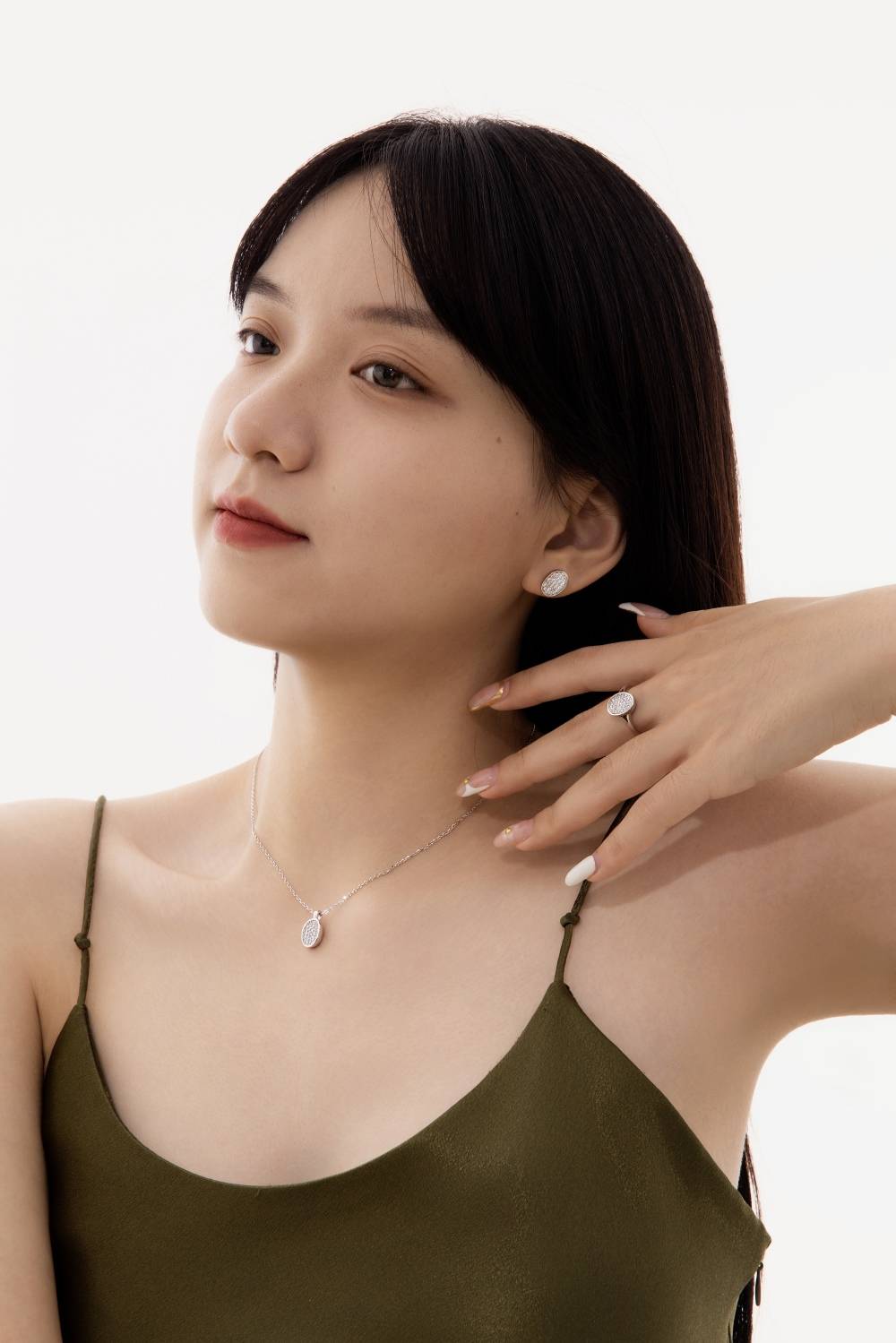 Bague ovale en moissanite et argent 925 pour un style moderne