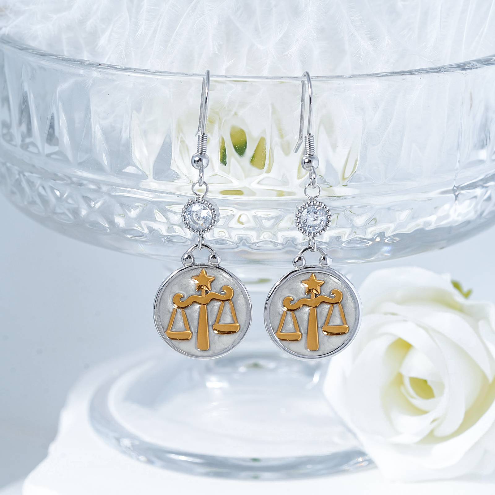 Boucles d'oreilles Balance en acier inoxydable Lonceen avec perle en zircon cubique
