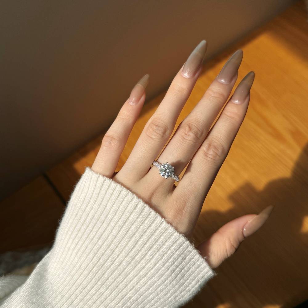 Bague solitaire moissanite en argent 925 Lonceen avec pierres latérales