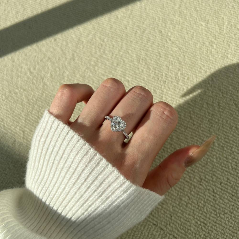 Bague Lonceen en argent sterling 925 sertie d'un halo en moissanite en forme de cœur - Anneau pavé et serti de quatre griffes