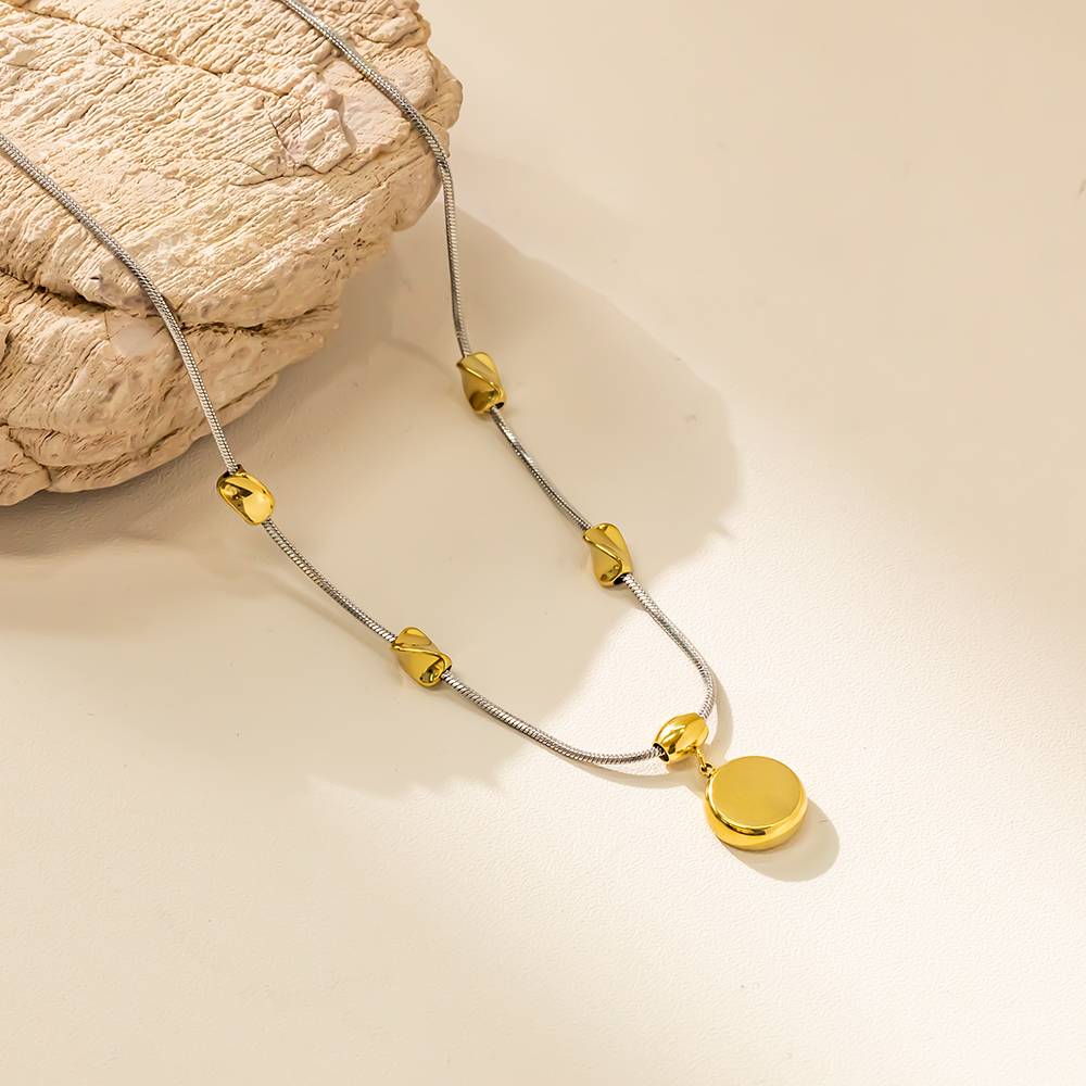 NY042 Necklace: Contemporary Elegance Meets Trendy Design