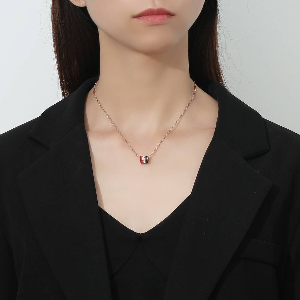 Stainless steel 18K gold plated slender waist necklace: A luxurious diamond-encrusted cylindrical clavicle chain