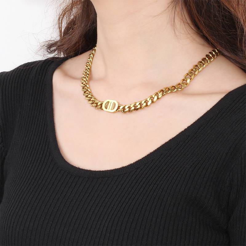Stainless steel Cuban chain necklace plated with 18K gold: Top-tier luxury clavicle chain!