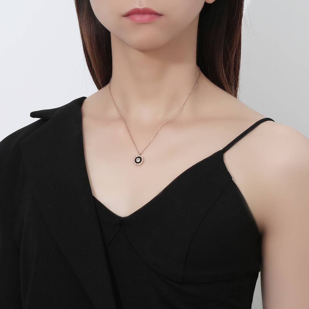 Stainless steel Roman numeral necklace plated with 18K gold - luxurious gold design