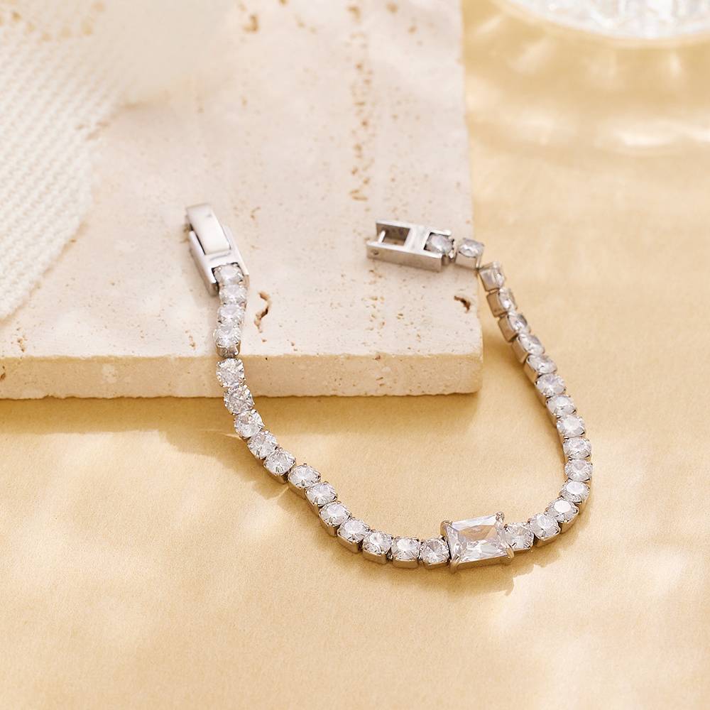 Stainless steel non-oxidizing jewelry, pearlescent silver diamond, light luxury women's tennis bracelet