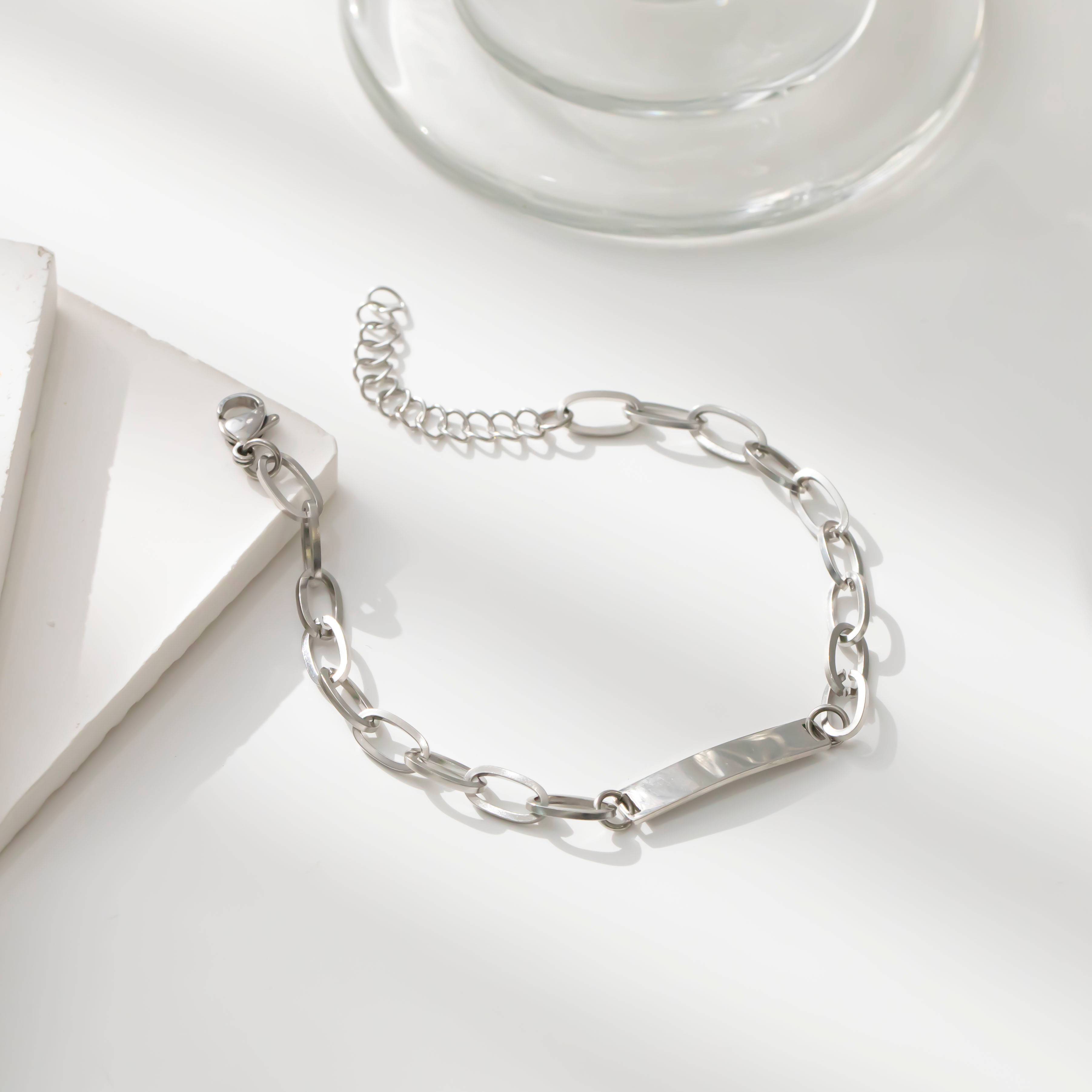 Custom letter name silver-plated stainless steel engraved fashion jewelry bracelet