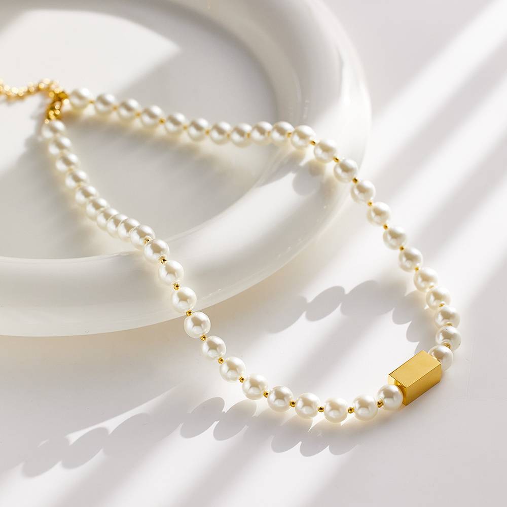 Luxurious high-quality freshwater pearl small cube 18k gold-plated stainless steel pendant, women's fashion jewelry necklace