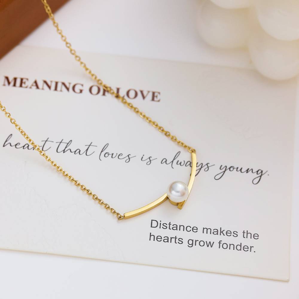 High-quality stainless steel 18k gold-plated women's chain, irregularly shaped with inlaid pearls, a fashionable jewelry necklace