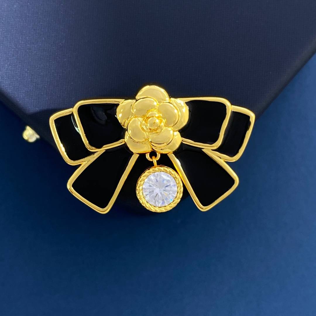 Lonceen Elegant Bow-Tie Enamel & Zircon Brooch (18K Gold Plated)