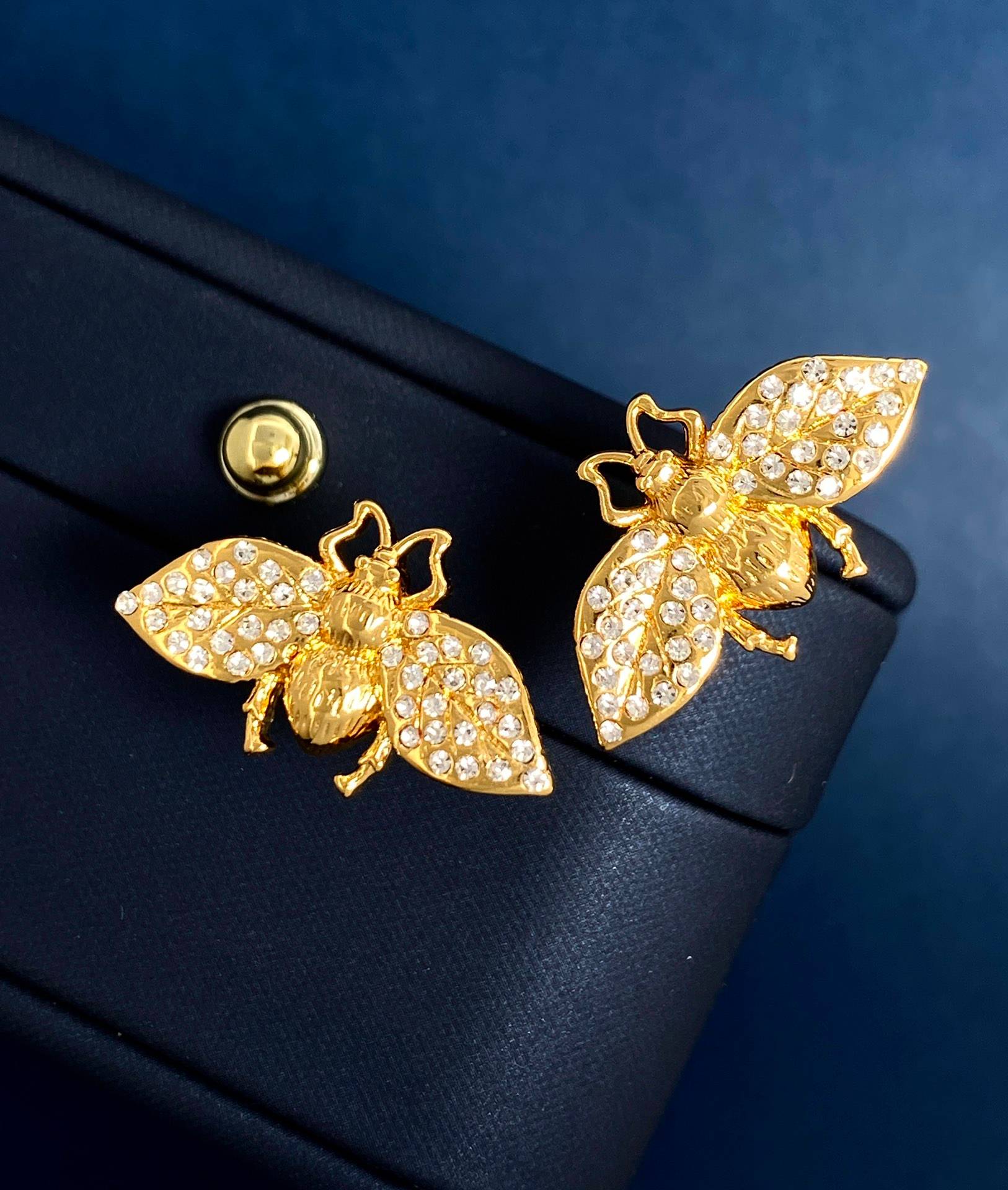 Lonceen Sparkling Bee Zircon Stud Earrings
