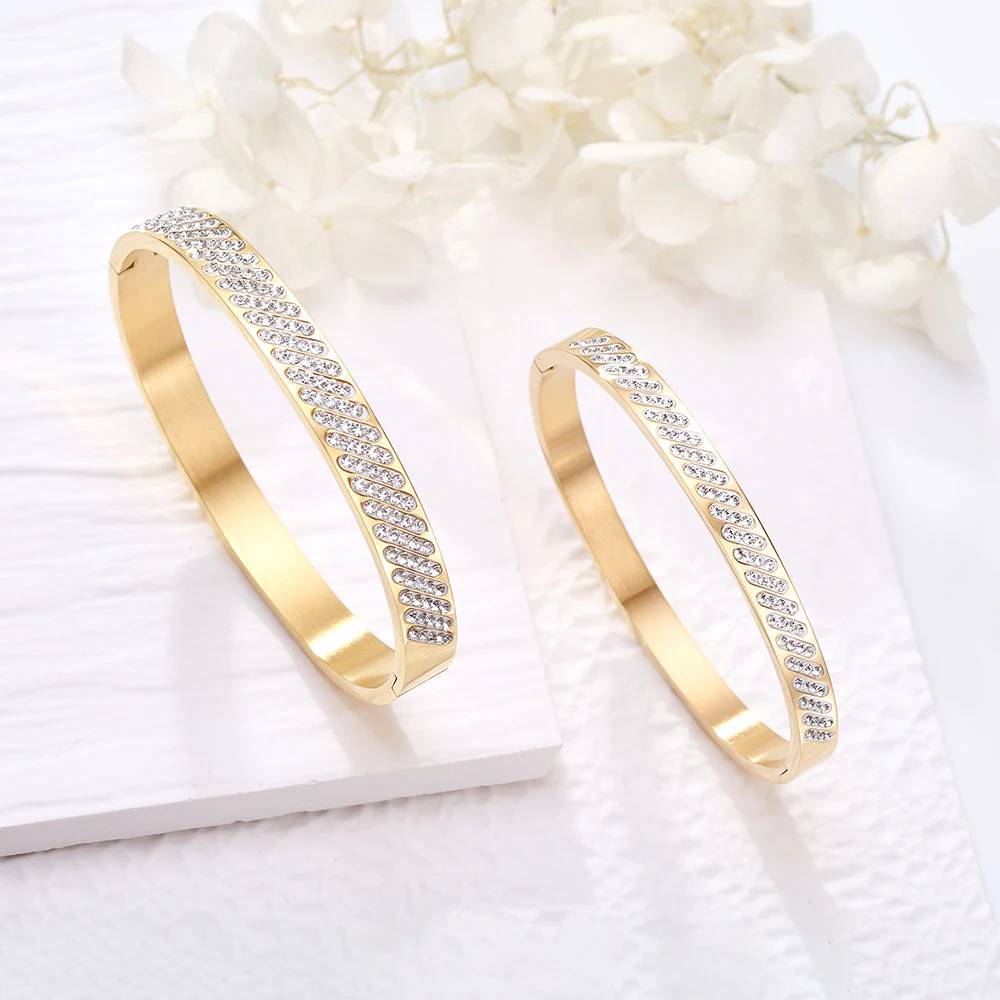 Explore exquisite tricolor crystal decorative bracelets