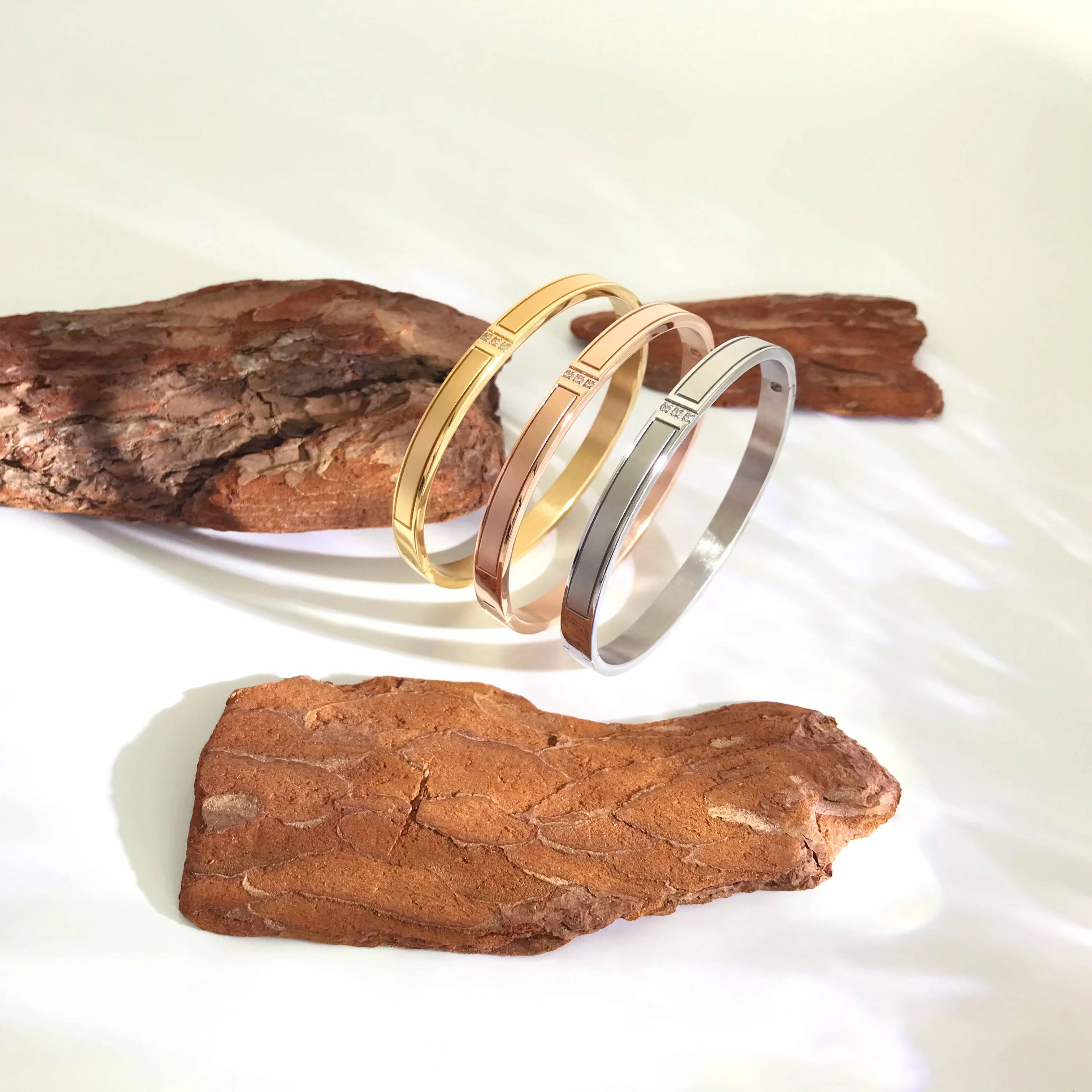 Elegance and Modernity in Bracelets: A Selection of the Latest Minimalist Bracelets